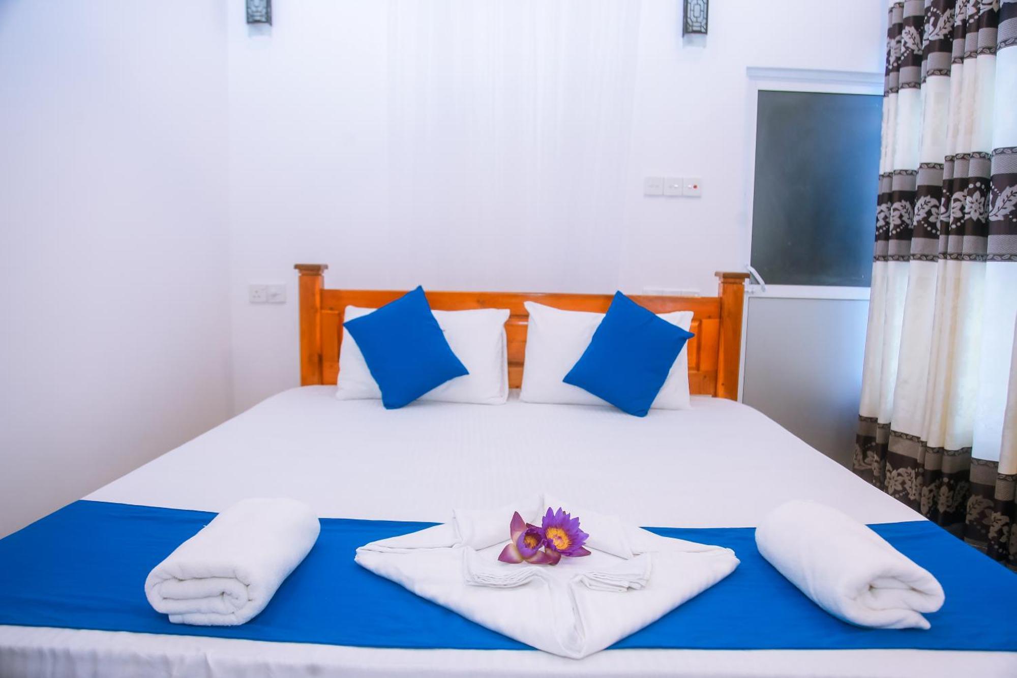Blue Sky Hotel Mirissa Kültér fotó